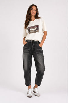 JEANS BARREL CON CINTURA BORCHIATA