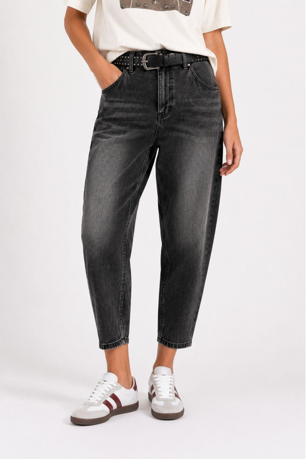 JEANS BARREL CON CINTURA BORCHIATA