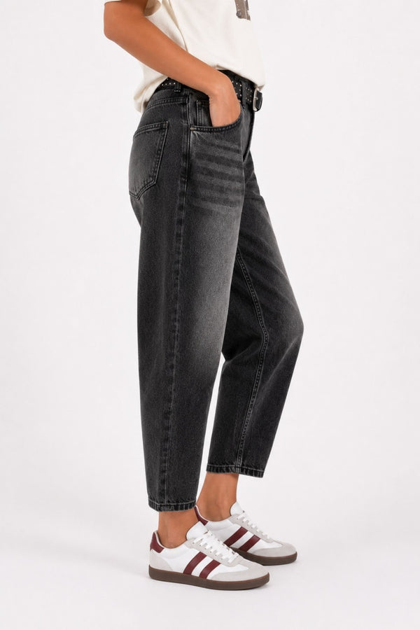 JEANS BARREL CON CINTURA BORCHIATA