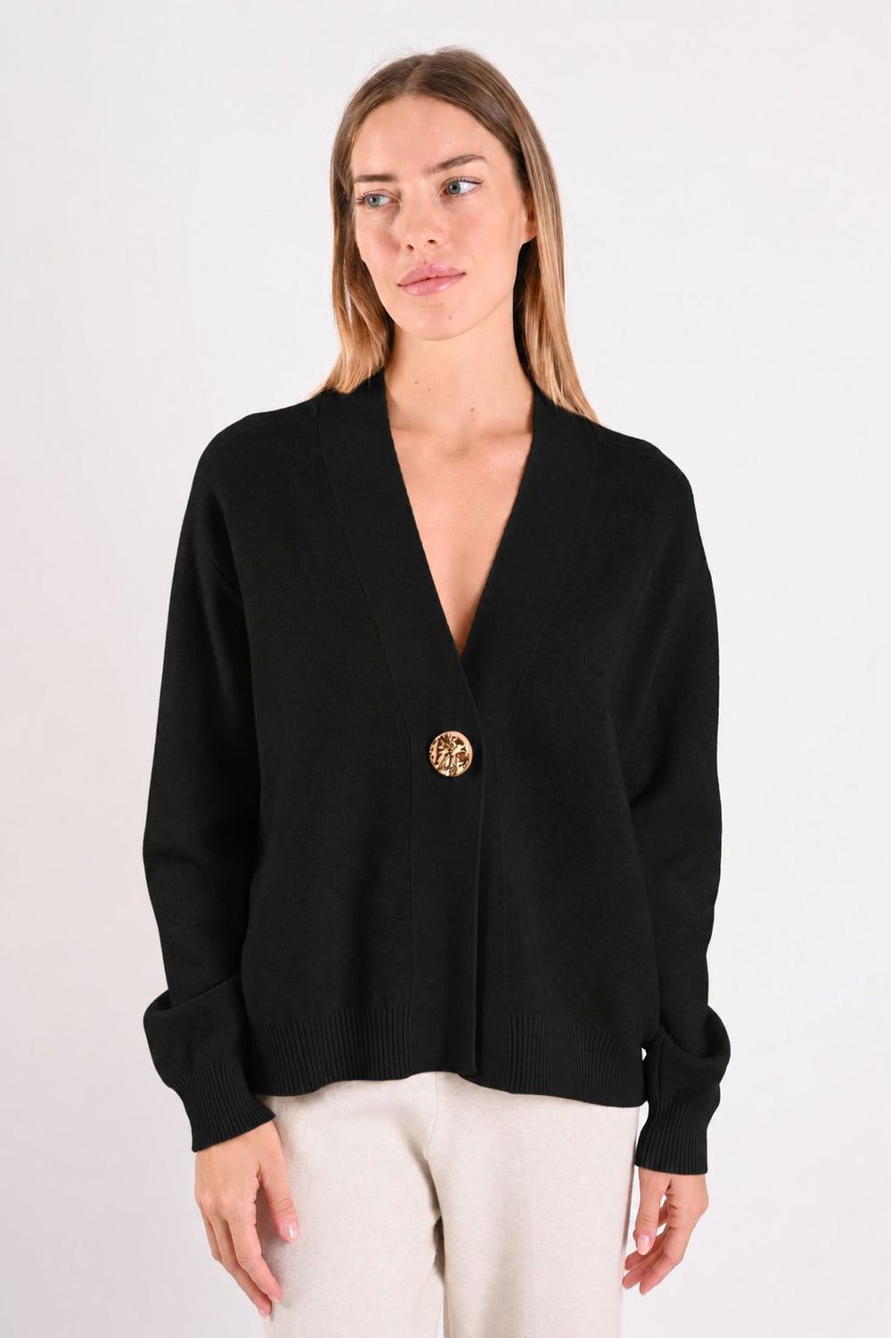 CARDIGAN CORTO CON BOTTONE
